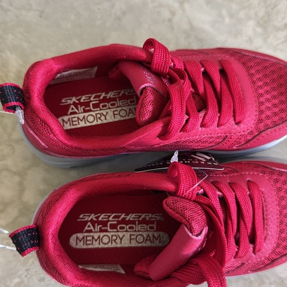 Skechers Sneakers NWT - Picture 5 of 7